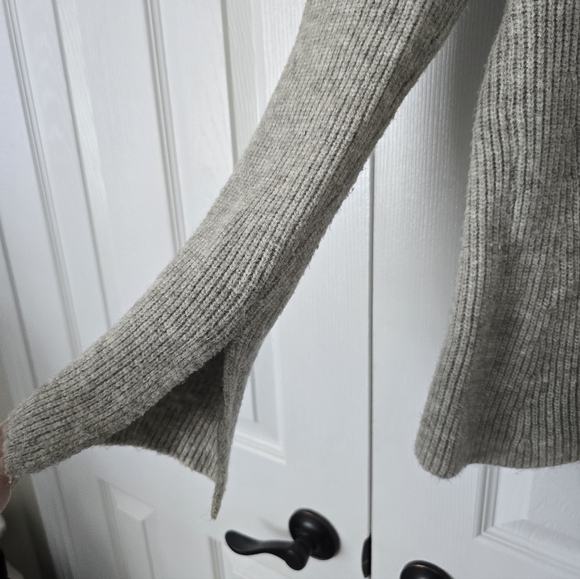 Zara Cozy Gray Turtleneck Sweater - Picture 2 of 7